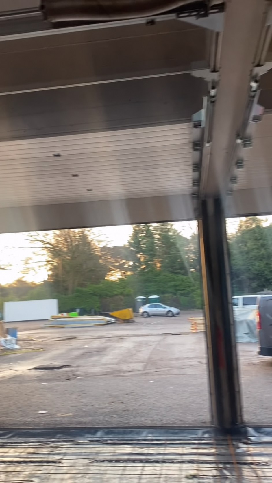 Sectional door opening at an installation site